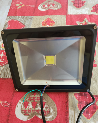 Faro a Led a luce fredda con luminosità di 100watt