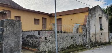 Casa e terreno edifiabile