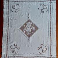Antica tovaglia in lino, ricamata a mano fine '800
