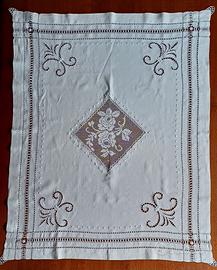 Antica tovaglia in lino, ricamata a mano fine '800