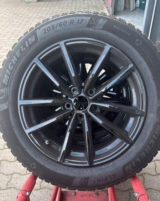 4 cerchi in lega BMW 17” nuovi + 4 Michelin Alpin