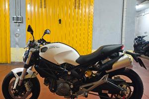 Ducati Monster 696+ ABS