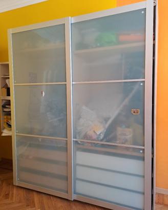 Mobile con ante scorrevoli Ikea