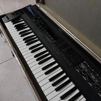 Roland D50 gloriosa con Case rigido