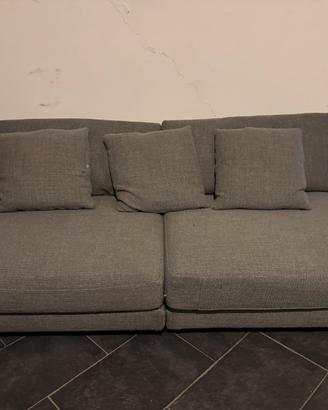 due divani grigi di poltrone e sofa’