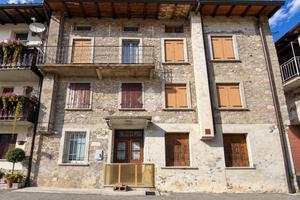 VILLA A SCHIERA A VERZEGNIS
