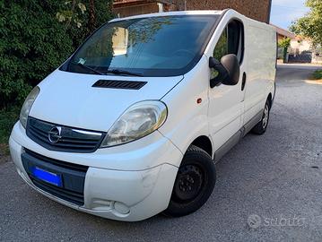 Opel Vivaro 2.0 Tdci con gancio traino  euro 5