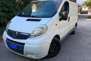 Opel Vivaro 2.0 Tdci con gancio traino  euro 5