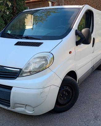 Opel Vivaro 2.0 Tdci con gancio traino  euro 5