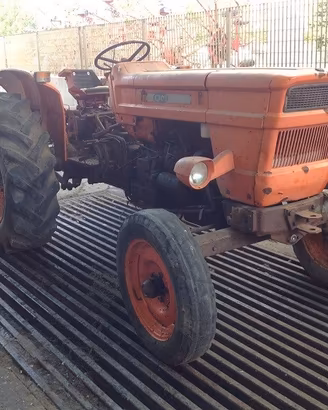 Trattore fiat 640 ricambi usati om 650