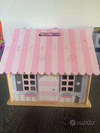 Casetta in legno bambole