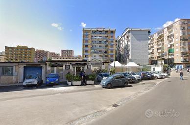 NEGOZIO A NAPOLI