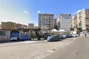 NEGOZIO A NAPOLI