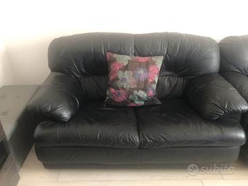 divano 2 posti in vera pelle di colore nero