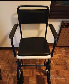 sedia comoda a rotelle 