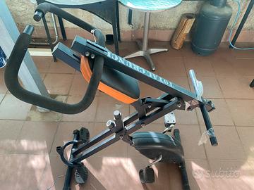 Attrezzo Fitness 2-in-1: Total Crunch + Cyclette