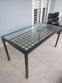 Tavolo in ferro e vetro