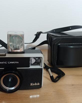 Macchina fotografica Kodak 56X e 77X con custodia 