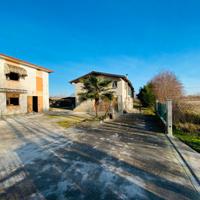 Porzione di casa con annesso rustico