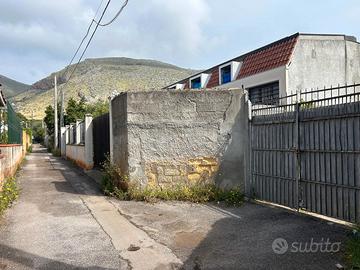 Zona viale aiace ampio lotto di terreno edificabil