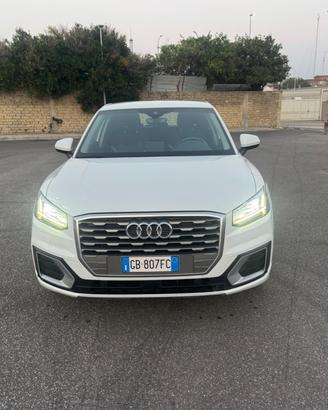 Audi Q2 30 TDI S tronic Identity Black