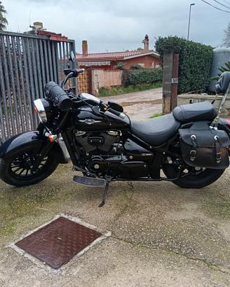 Moto custom Suzuki intruder 800