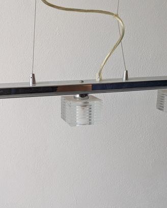 Lampadario moderno in acciaio e vetro