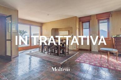 Attico / Mansarda di 235 m² con 5 locali a Lecco