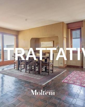 Attico / Mansarda di 235 m² con 5 locali a Lecco
