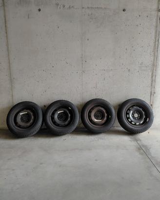 Cerchi e gomme invernali 175/65/14 Ford fiesta 