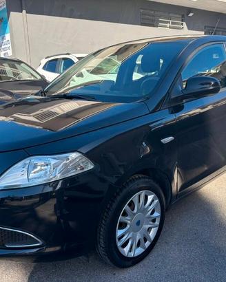 Lancia Ypsilon 1.2 8v Silver c clima 69cv