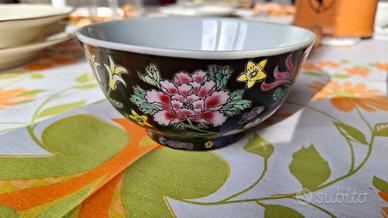 Ciotola con fiori dipinti