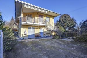 VARALLO POMBIA - VILLA SINGOLA CON TERRENO