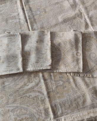 Tovaglia Zara Home con 4 tovaglioli