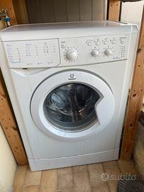 Lavatrice Indesit IWSC 5105 usata