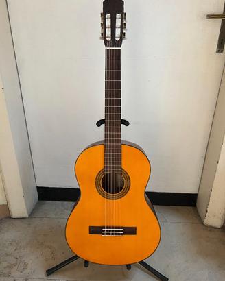 Chitarra classica amplificata professionale