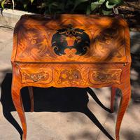 Raffinato Secretaire a Rullo Intarsiato – Stile Lu