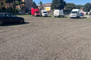 Parcheggio camper furgoni auto e altro