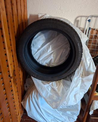 4 PNEUMATICI INVERNALI TAURUS 225//45 R18 95V