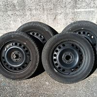 Gomme invernali complete di cerchioni