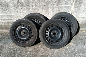 Gomme invernali complete di cerchioni