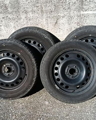 Gomme invernali complete di cerchioni