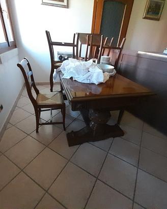 tavolo con sedie