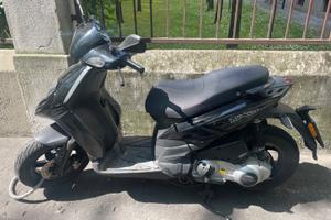 Piaggio Typhoon 125 - 2017 / 24000 km - 1200 €