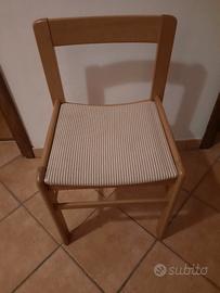 sedie a € 10 ciascuna