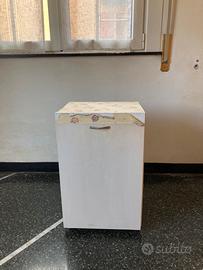 Mobiletto bianco