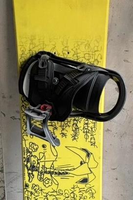 Snowboard blackhole con attacchi mai usato