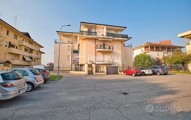 BILOCALE CON BALCONE, BOX E CANTINA!!!