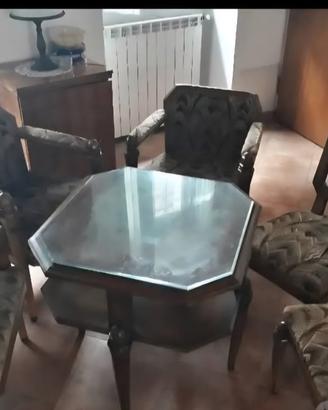 tavolo e poltroncine salotto