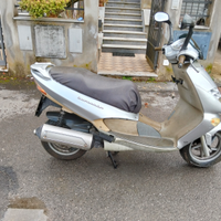 Scooter 150 tenuto in garage non usata da un pò di